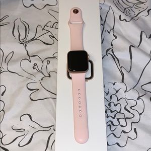 Apple Watch ( series 4 )